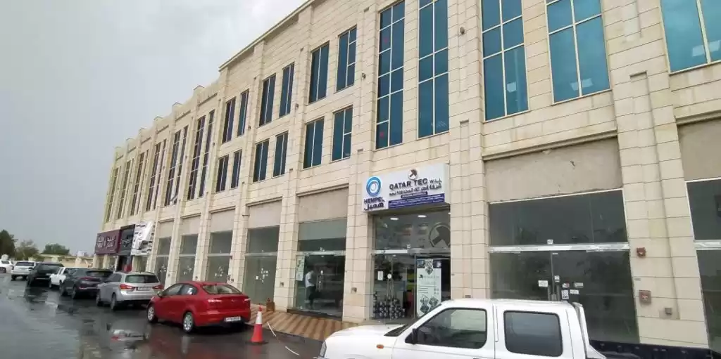 Commercial Ready Property U/F Office  for rent in Al Sadd , Doha #14000 - 1  image 
